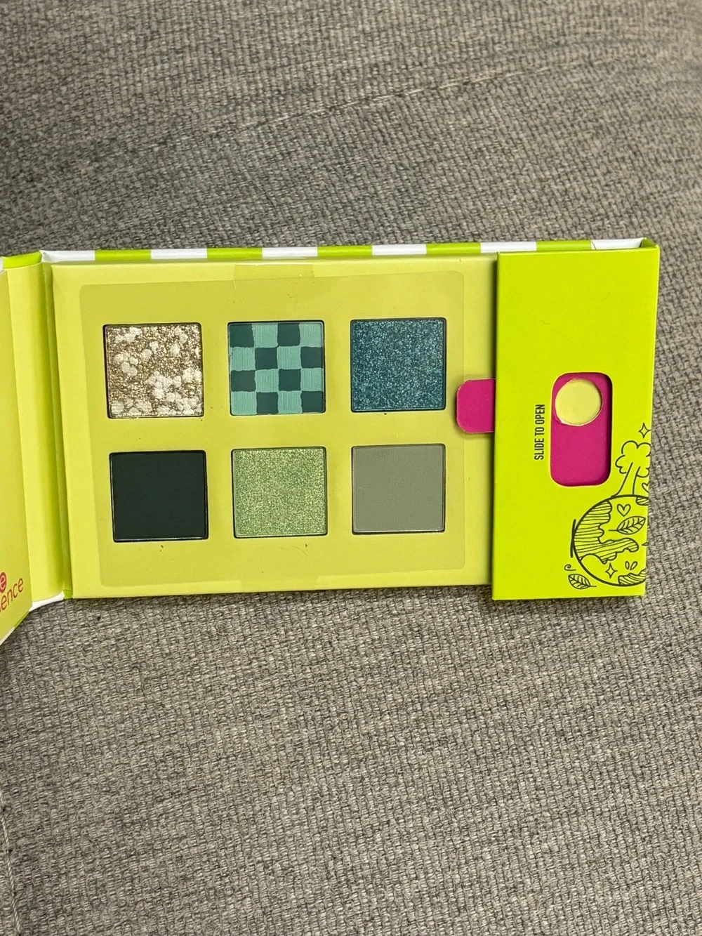 “positive vibes only” Eyeshadow Palette - essence NIB